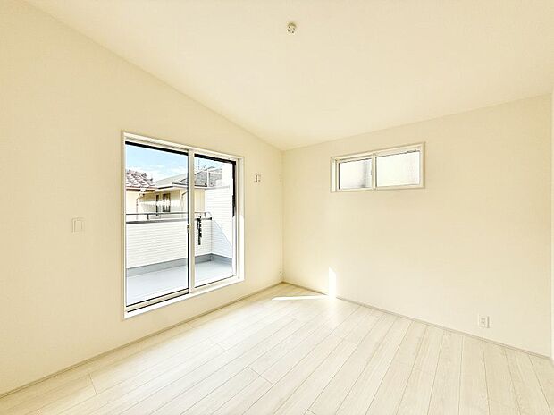 ■大きな窓は開放感があり、明るさ通風バッチリです