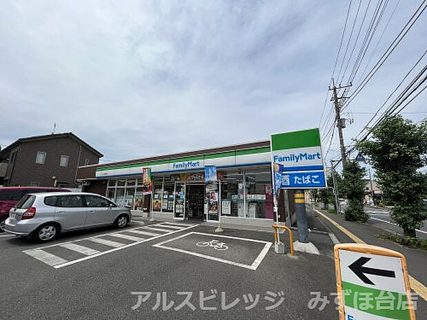 【コンビニエンスストア】ファミリーマート　ふじみ野清見店まで759ｍ