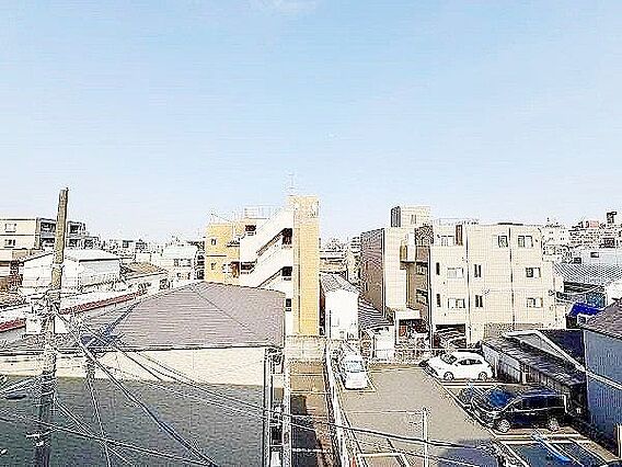 窓の先に広がる...