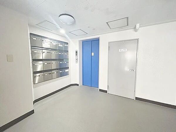 毎日の昇降が快適に、エレベーター完備！重い荷物の持ち運びやベビーカーの利用時も安心。階段の昇り降りにストレスを感じることなく、すべての世代にやさしい住環境を叶えます。