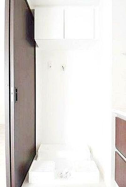 天候を気にせず洗濯できる、移動距離も最小限に抑えた配置で、家事の時短にもつながります。花粉や排気ガスを避けたい方にも嬉しいポイントです。