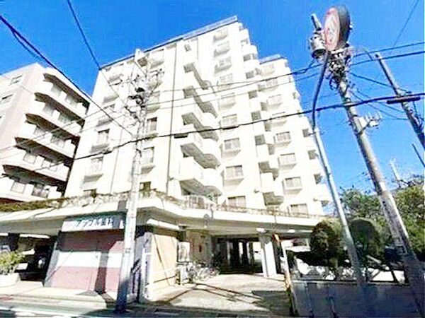 その邸が魅せる、気品・上質・重厚感・極細やかさ、そのすべては訪れた者に安らぎと品性を与える特別な空間です。ここに住むからこそ意味がある。すべての（始まり）をここから迎えます。