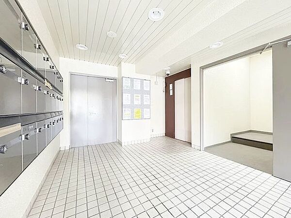 毎日の昇降が快適に、エレベーター完備！重い荷物の持ち運びやベビーカーの利用時も安心。階段の昇り降りにストレスを感じることなく、すべての世代にやさしい住環境を叶えます。