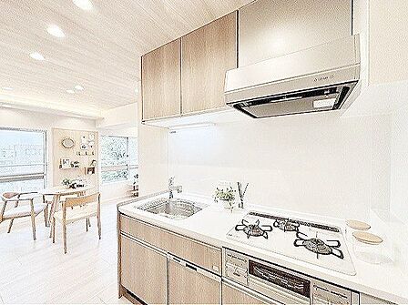 ビルトイン食洗機付きで、キッチンがもっとスマートに快適に!調理から片付けまで、毎日のキッチンワークを効率よく。手間を減らしながら、空間もすっきり美しく保てます。