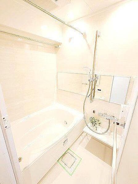 1日の疲れを取り心身を癒すことができる住まいの中のリラクゼーション空間。浴室乾燥機もついているので花粉や排気ガスを避けたい方にも嬉しいポイントです。