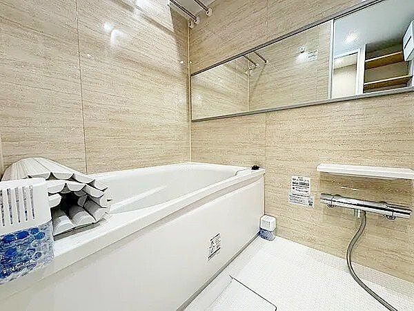 1日の疲れを取り心身を癒すことができる住まいの中のリラクゼーション空間。浴室乾燥機もついているので花粉や排気ガスを避けたい方にも嬉しいポイントです。