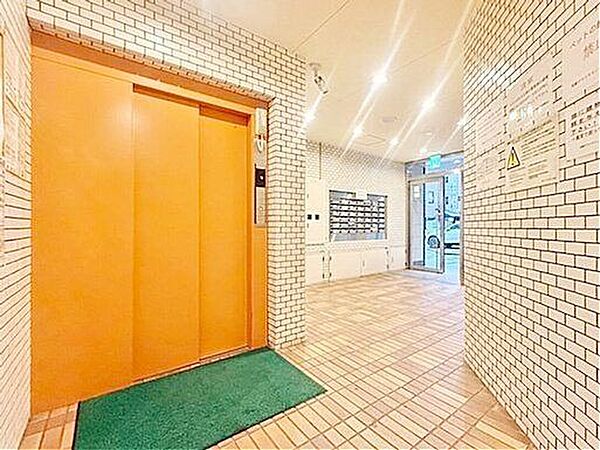 毎日の昇降が快適に、エレベーター完備！重い荷物の持ち運びやベビーカーの利用時も安心。階段の昇り降りにストレスを感じることなく、すべての世代にやさしい住環境を叶えます。