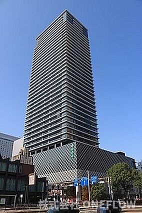 栄の中心にそび...