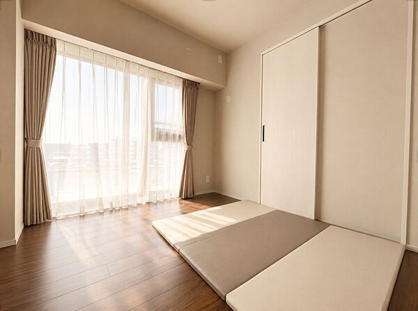 ≪居室≫「※掲載の室内写真は、居住中の家具・家電等をAI技術によりデジタル加工で消去したものであり、実際の室内状況とは一部異なります。現況を優先いたしますので、詳細は内覧時にご確認ください。」