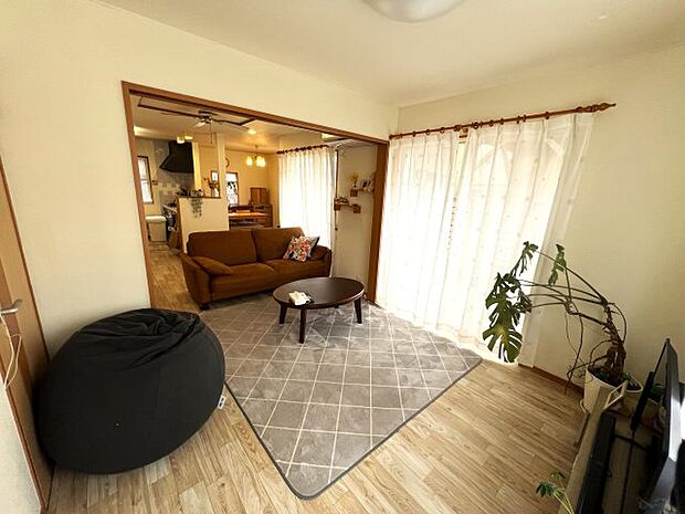 5.25帖の洋室として使用可能。窓があり室内明るく換気ができます。