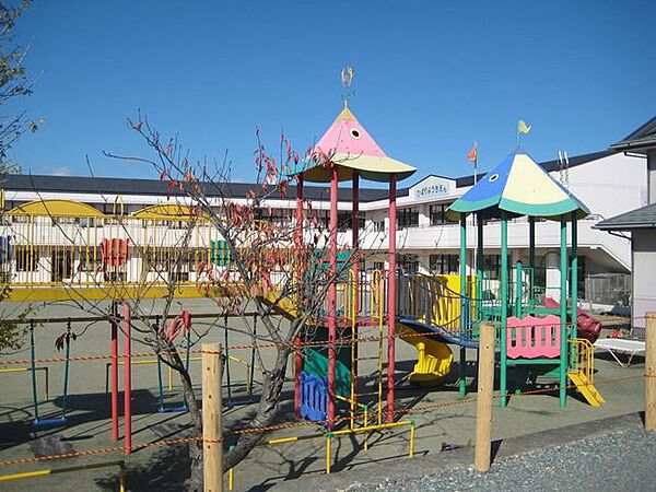 ひばり幼稚園 160m