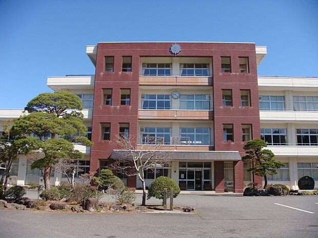 涌谷町立涌谷中学校 980m