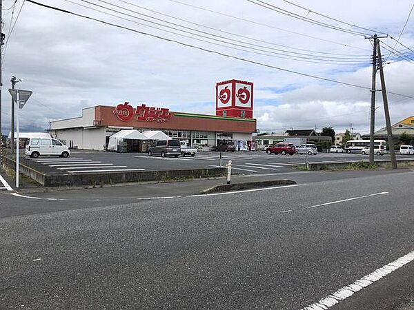 ウジエスーパー桃生店食品や日用品の買い物に便利な「ウジエスーパー桃生店」営業時間： 10時00分～21時00分 1400m