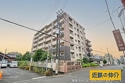 外観：駅徒歩圏内で暮らしやすい立地のマンション。周辺環境は穏やかで、落ち着いた生活を求める方におすすめです。