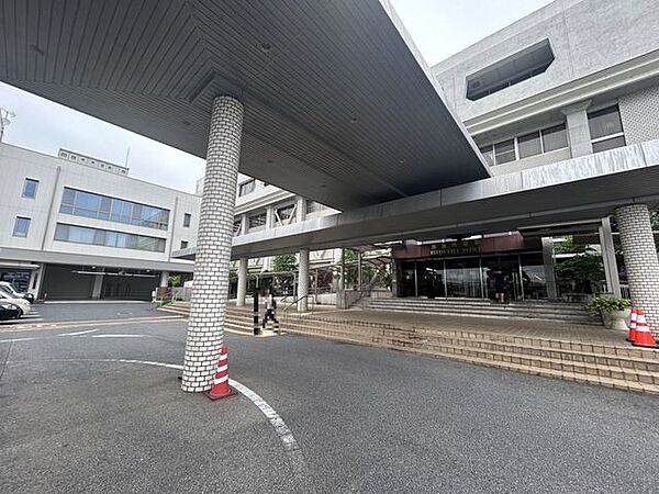 栗東市役所◇開庁時間：9:00-16:45◇時間外の電話受付開庁時間外（9:00-16:45以外）の各所属への直通電話は、音声案内のみ。緊急の場合は代表電話へ（077-553-1234/2 1390m