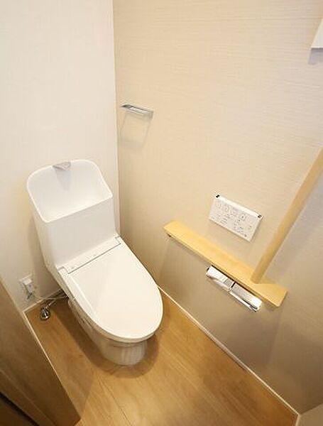 2箇所あるトイレは快適な温水洗浄便座付き