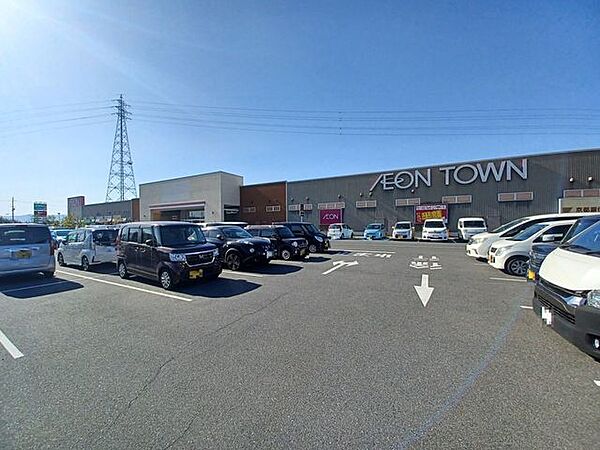 イオンタウン野洲 スーパー「ザ・ビッグエクストラ野洲店」をはじめ、理美容室やダイソーなどが入った複合施設です。 1070m