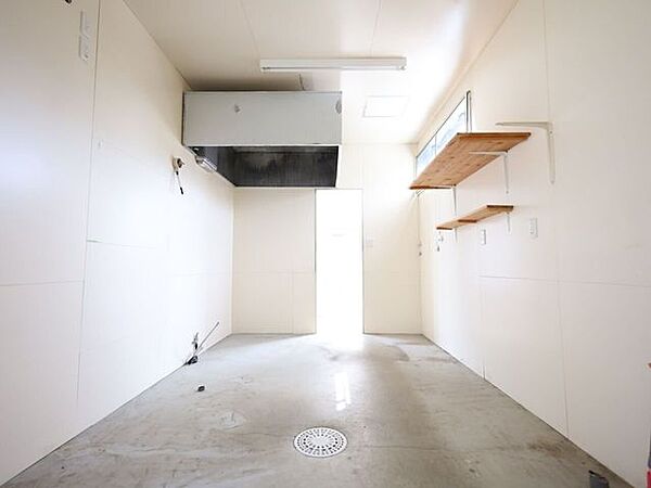 1Fには店舗としてもご利用いただける土間スペースがございます。