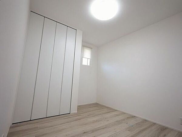 2階は全居室フローリング！お掃除やお手入れもラクラク！※現況の物件写真に、引渡し時のイメージとして CG による画像処理がされています。