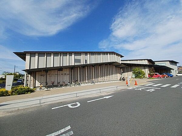 守山市立図書館 940m