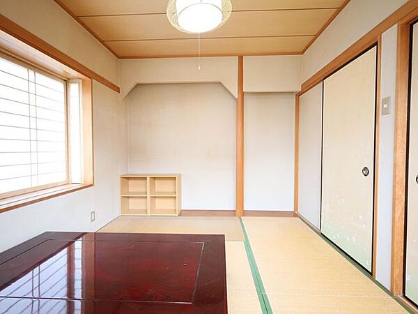 1階和室。お仏壇を置くスペースとしてはもちろん、客間や癒やしの空間としても活躍。
