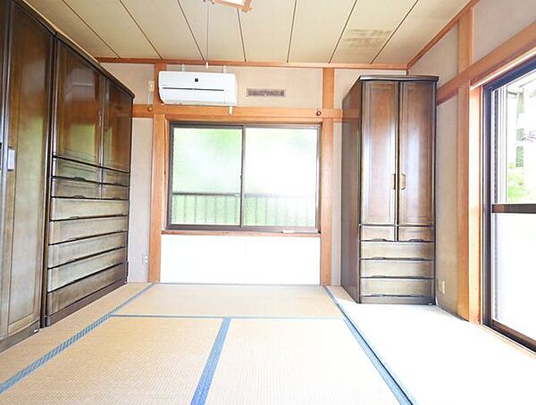 2階の8帖和室です。客間としても活躍♪ご両親が遊びに来た時にもゆっくり休んでもらえそうです。