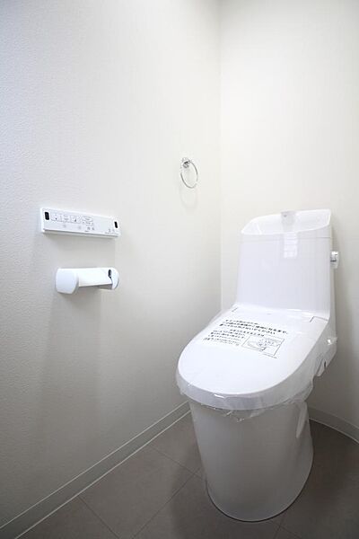 トイレ1F（新品・温水洗浄便座付き）
