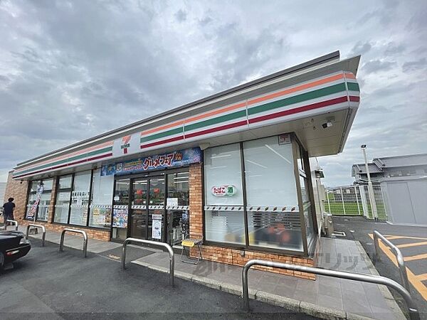 画像7:セブンイレブン　川西町唐院店まで2700メートル