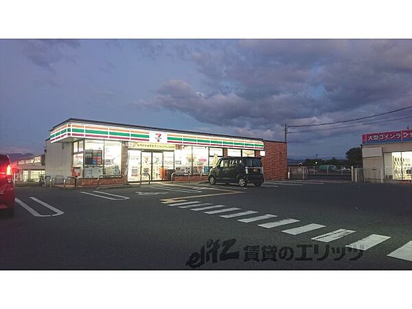 画像3:セブンイレブン　葛城南花内店まで900メートル