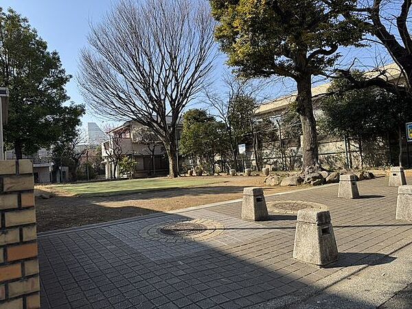 天神小公園 70m
