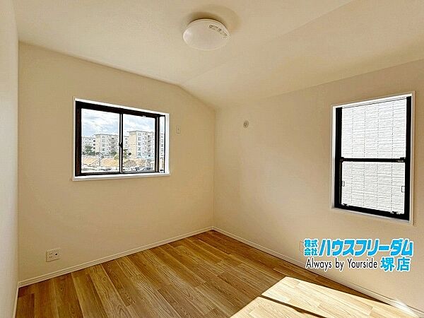 大きくとった窓から明るい光が入ります！