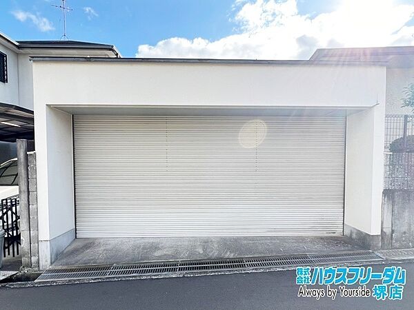 シャッター付きの駐車場です！