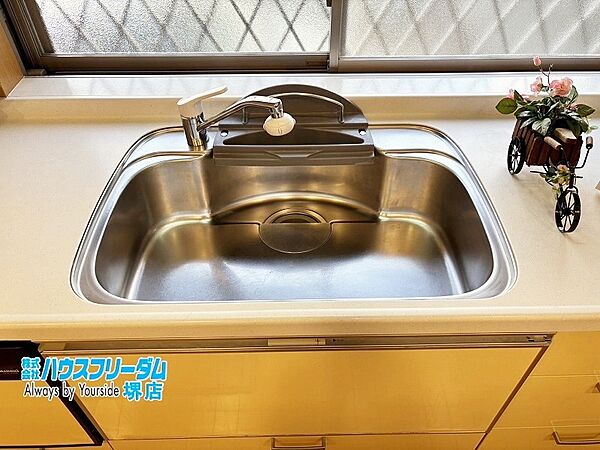 奥行きの深いシンクですので、洗い物もラクラク♪