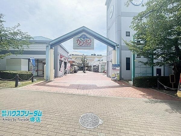 買い物施設が周辺充実しております♪