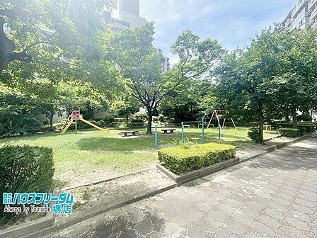 マンション近くに公園がございます♪