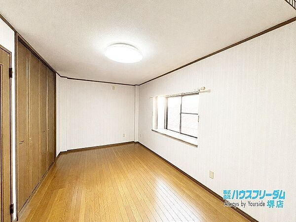 どんな家具にも合うシンプルでナチュラルな内装です！