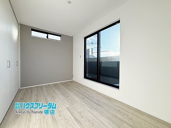 大きくとった窓から明るい光が入ります！