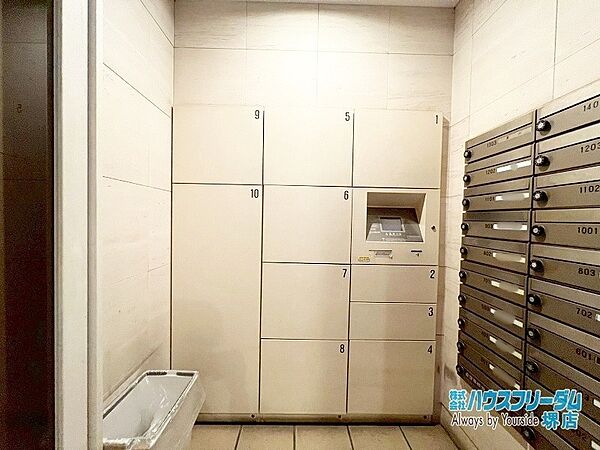 宅配ボックスつき！不在時の荷物の受け取りも楽々♪