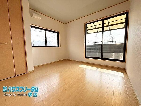 どんな家具にも合うシンプルでナチュラルな内装です！