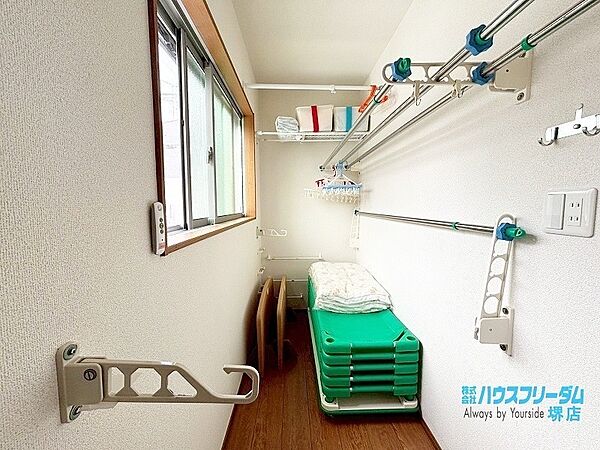 サンルームつき！雨の日のお洗濯も安心！