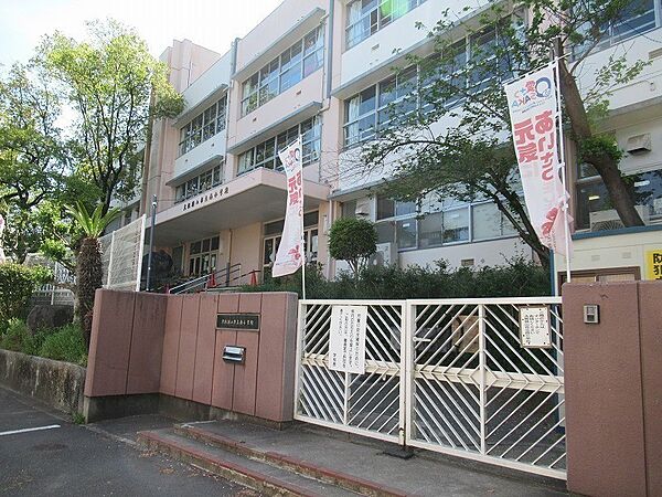 西小学校
