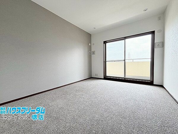 大きくとった窓から明るい光が入ります！