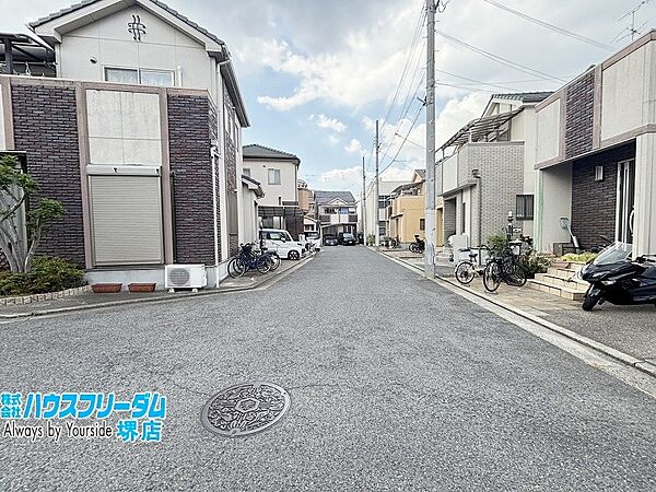 住宅地で車通りも少ないです♪