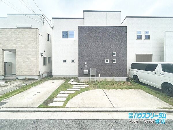 外観：327002978112