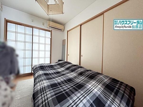 明るい印象のお部屋で気持ち良い朝を迎えられます♪