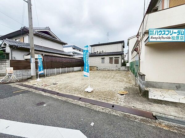 前面道路広々6.1mなので駐車らくらく♪