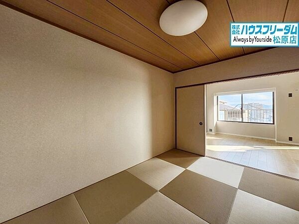シンプルな内装で、家具もレイアウトしやすいです！