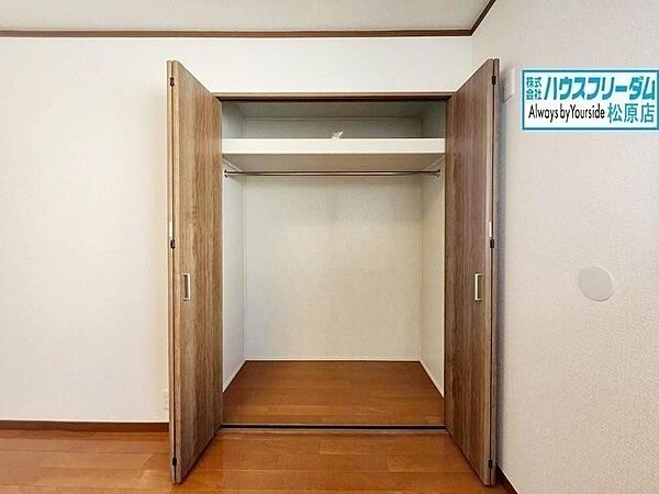 かさばる冬物や普段使わない物もスッキリ収納できます