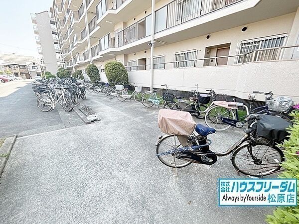 駐輪場/
