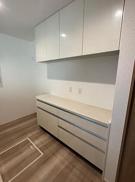 収納豊富で調味料や調理器具もすっきり片付きます。